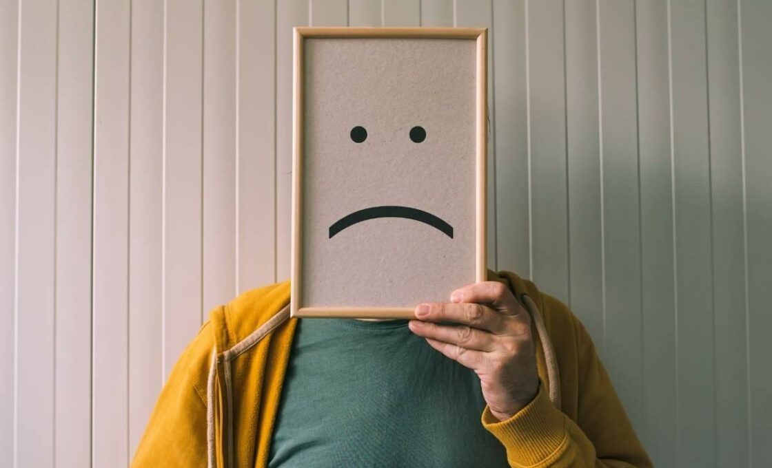 La depresión y la nutrición: ¿están relacionadas?, hombre con cara triste.