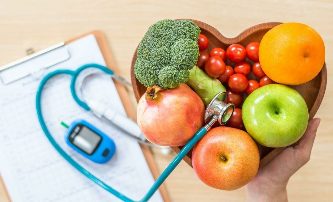Consejos de alimentación para personas diabéticas, imagen con frutas